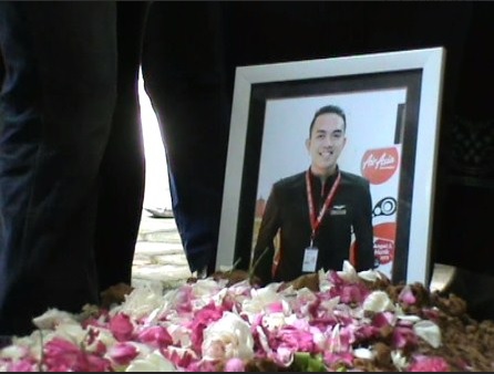 Pramugara Oscar Desano Korban AirAsia Dimakamkan di Klaten 